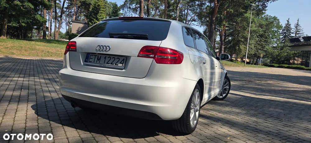 Audi A3 Sportback 1.6 TDI DPF S line Sportpaket - 19