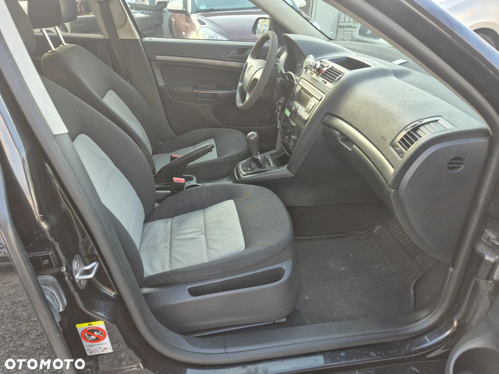 Skoda Octavia 1.6 Ambiente - 8