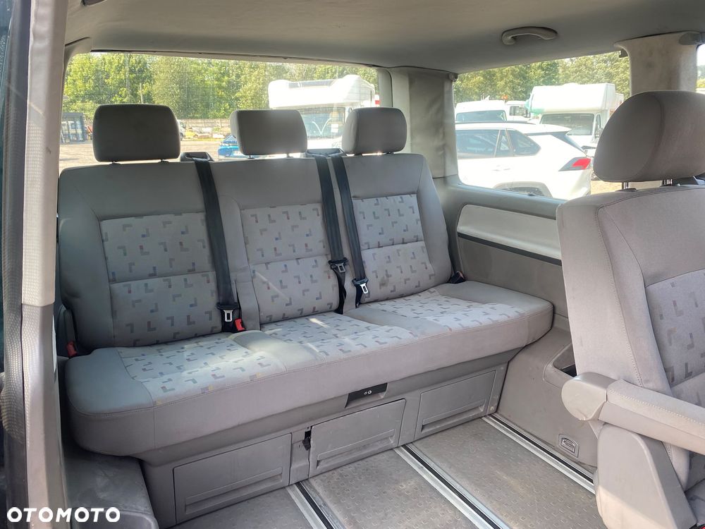 Volkswagen Multivan - 11