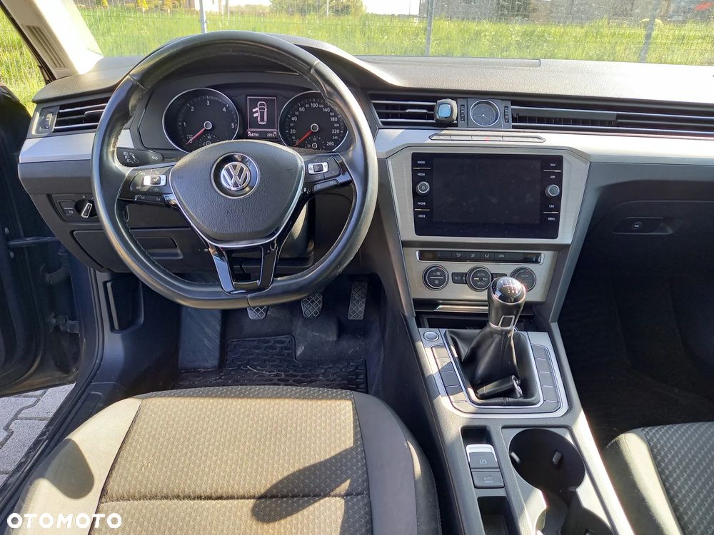 Volkswagen Passat - 12