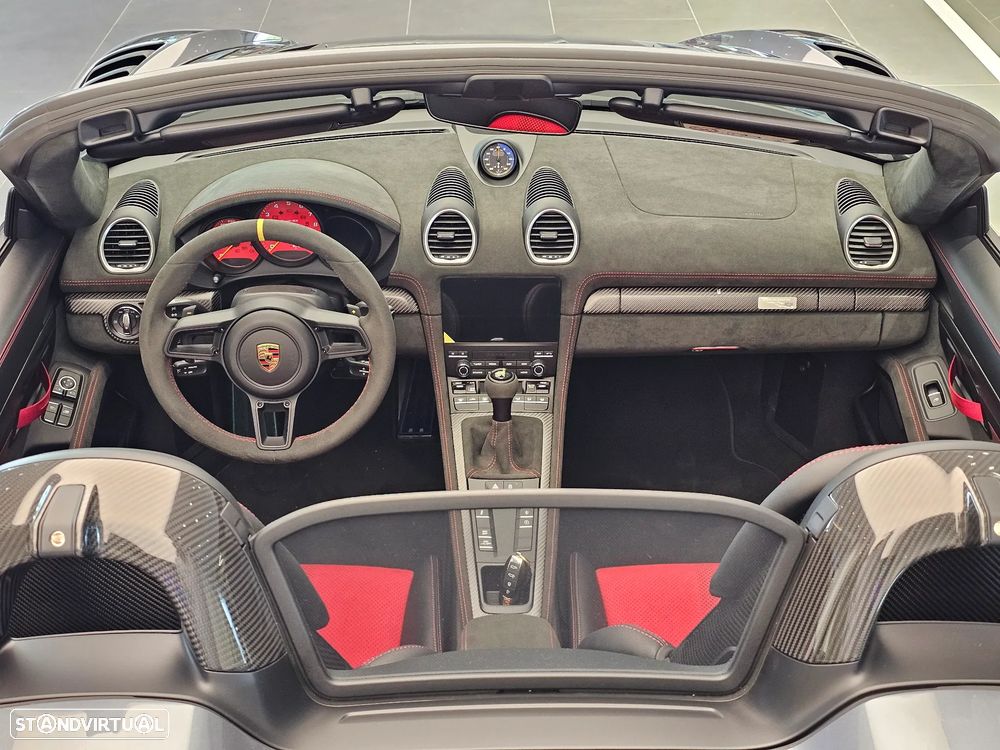 Porsche 718 Spyder - 19