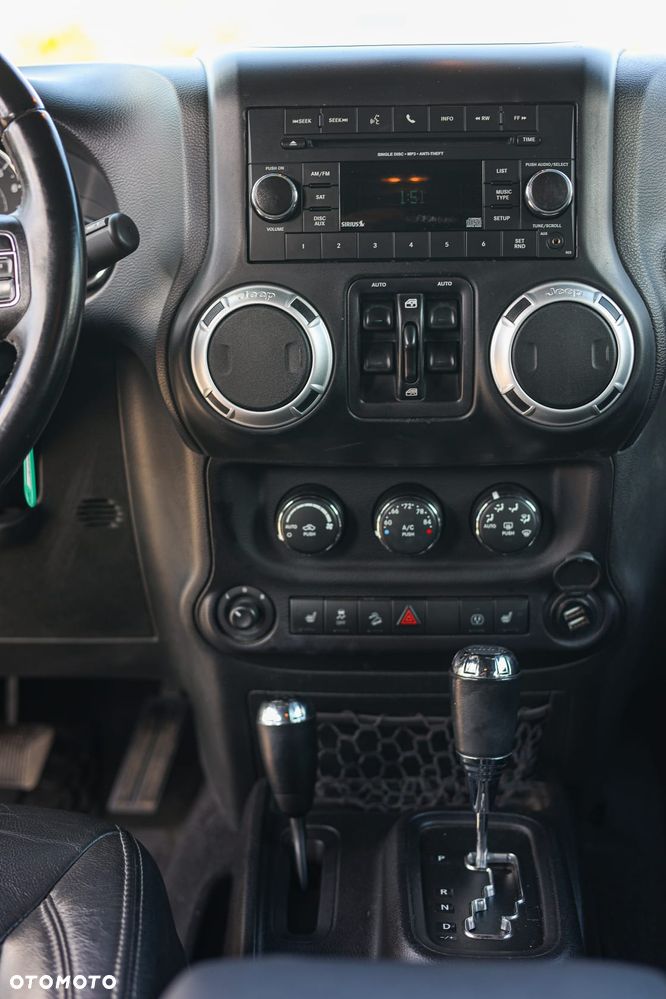 Jeep Wrangler - 12