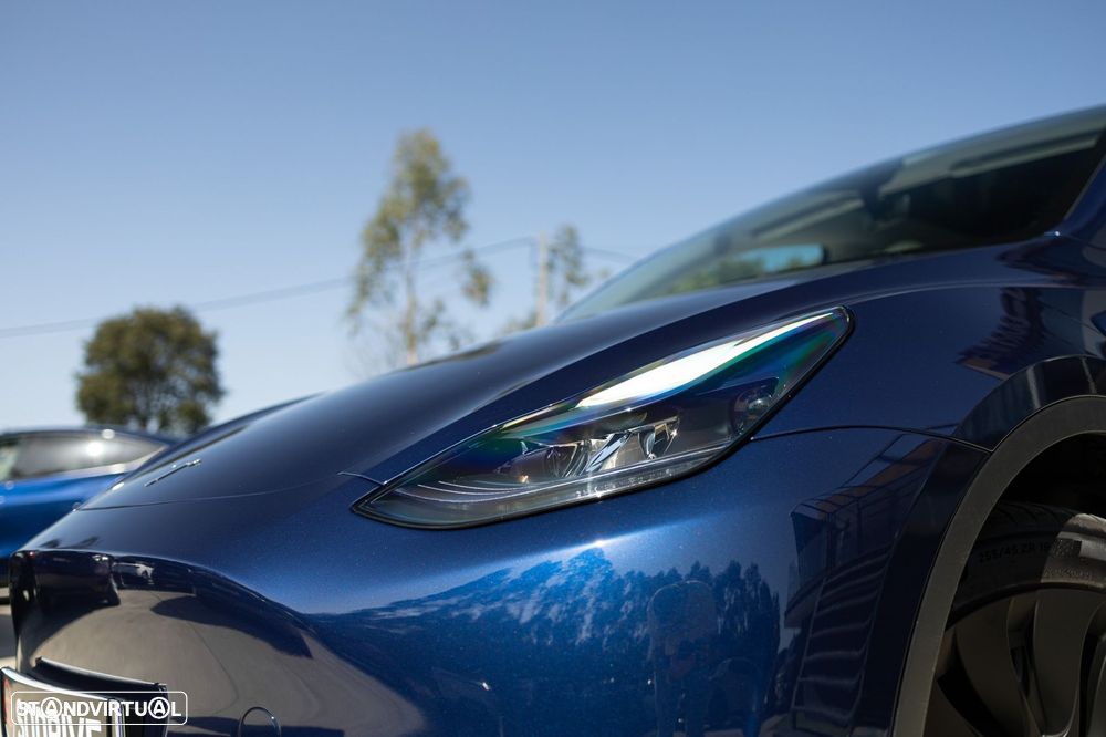 Tesla Model Y Long Range Dual Motor AWD - 12