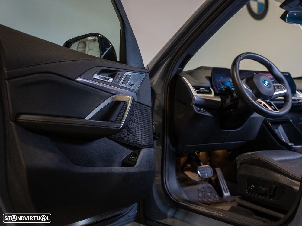 BMW iX1 eDrive20 Pack Desportivo M Pro - 14