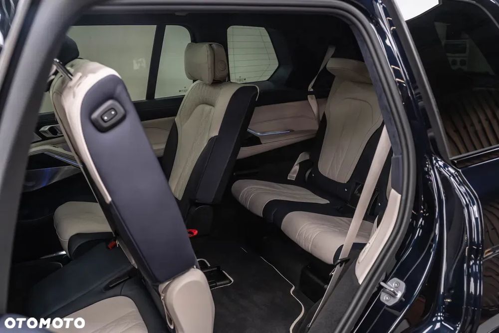 BMW X7 [G07] 18-22 - 7