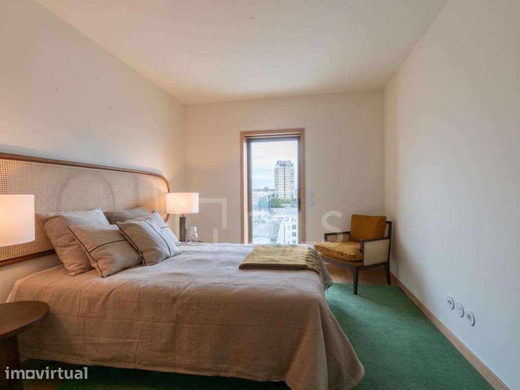 Apartamento T2 com jardim, garagem e arrumos, na Baixa do Porto - Grande imagem: 3/21