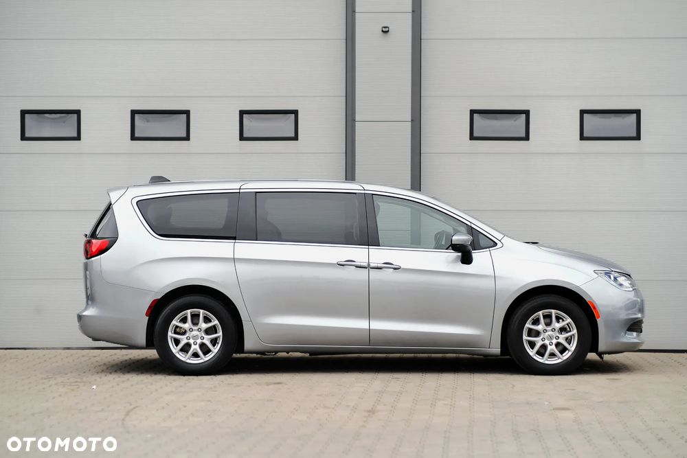 Chrysler Pacifica - 8