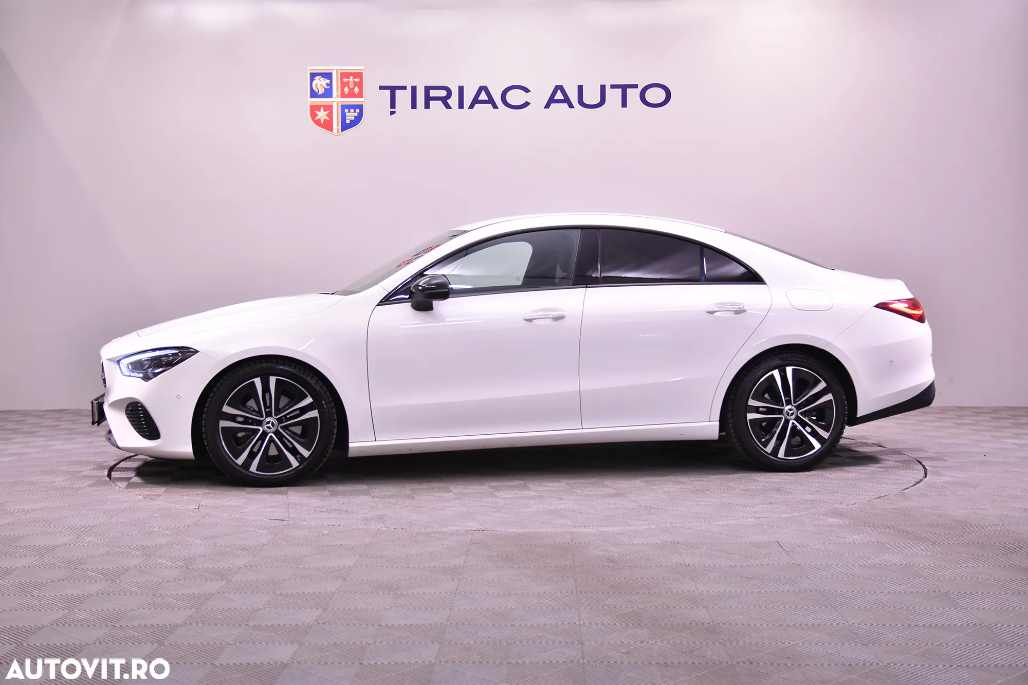 Mercedes-Benz CLA 220 MHEV 4MATIC Coupe - 2
