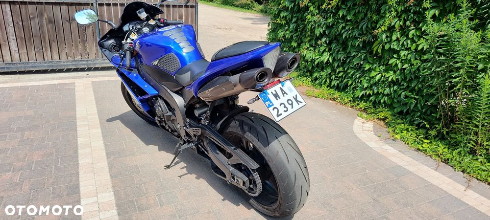 Yamaha R1 - 4