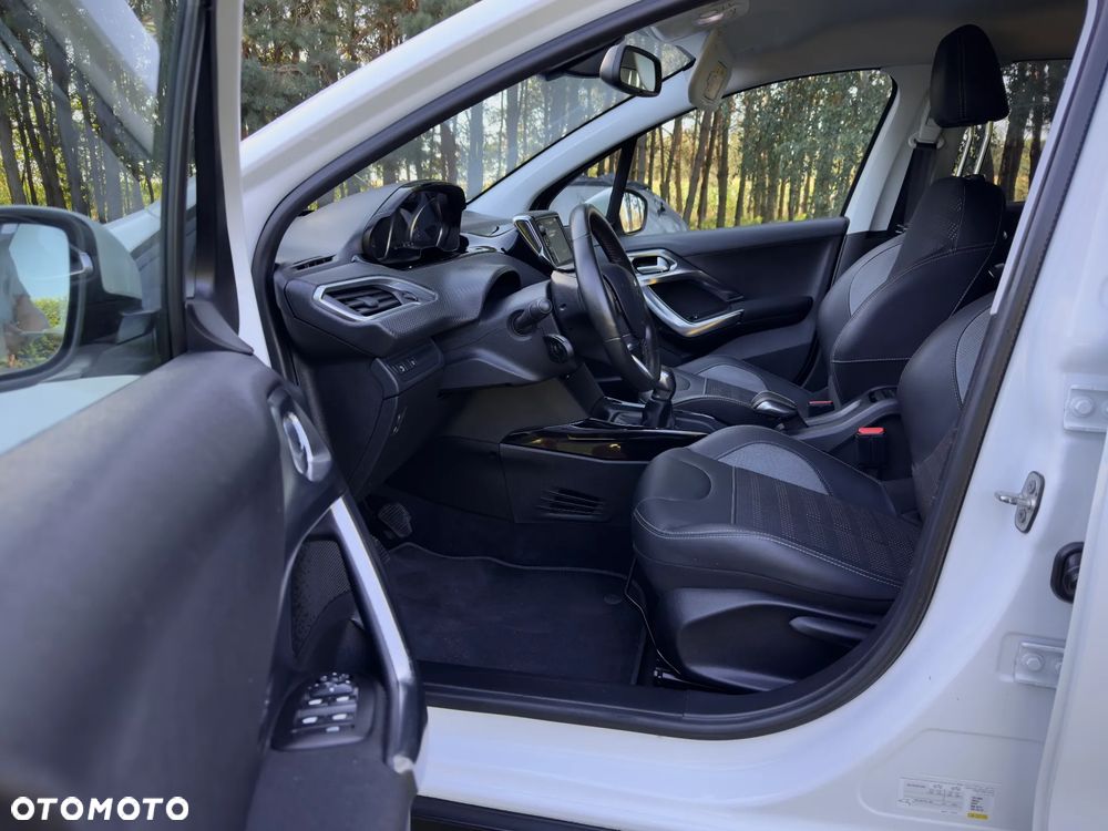 Peugeot 2008 1.2 Pure Tech Allure S&S - 9