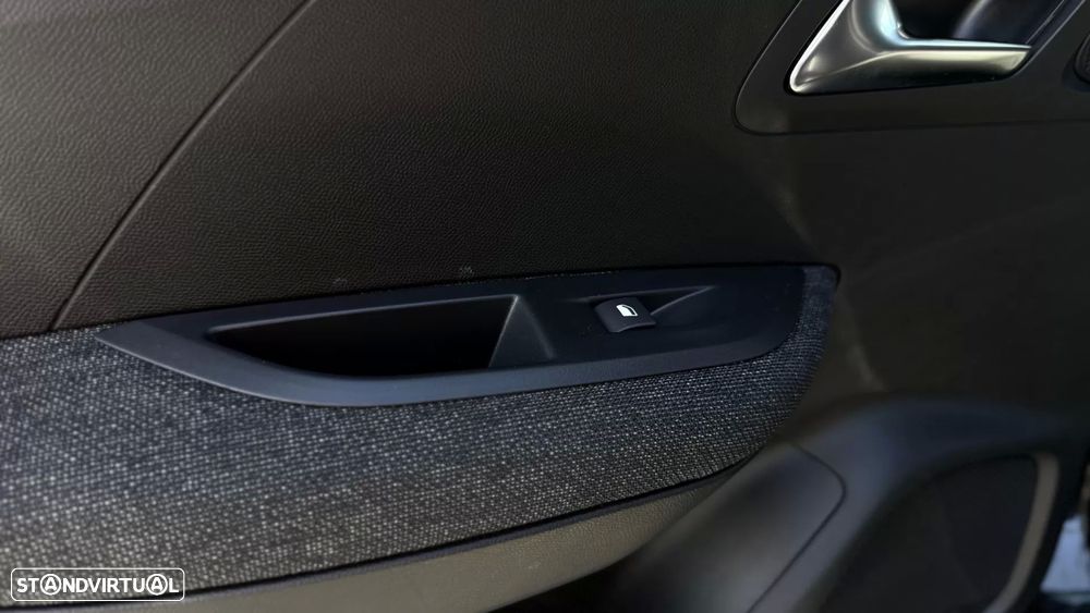 Peugeot 2008 1.2 Hybrid Style e-DCS6 - 23