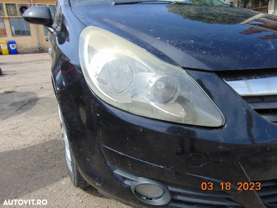 Far Opel Corsa d faruri stanga dreapta dezmembrez opel corsa D 1.2 ben - 1