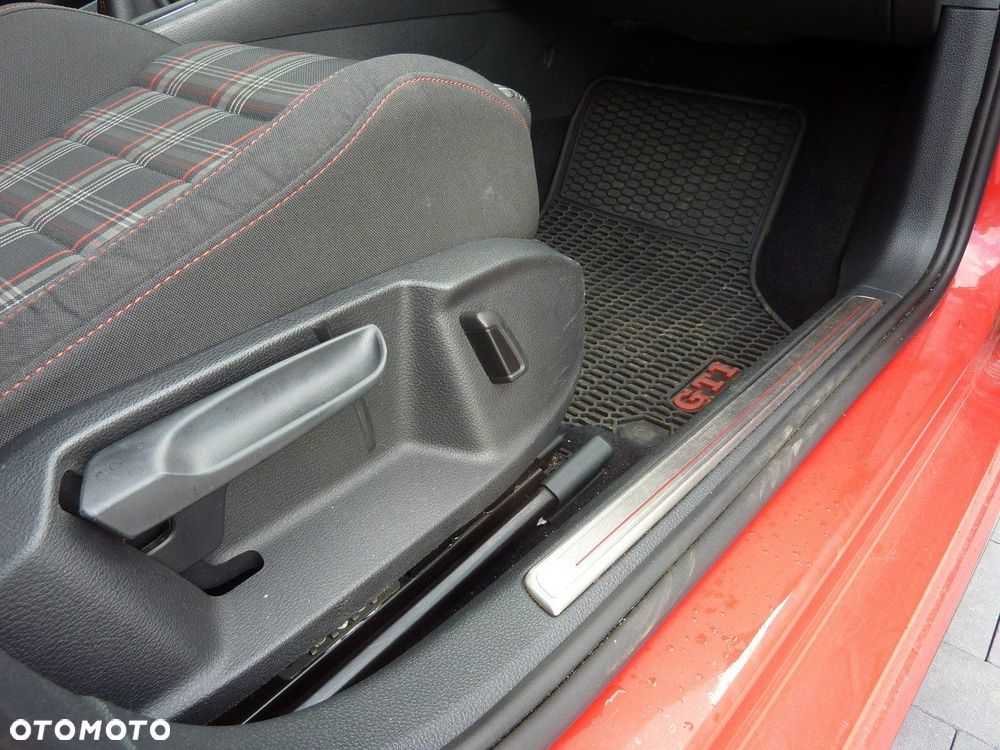 Volkswagen Golf - 18