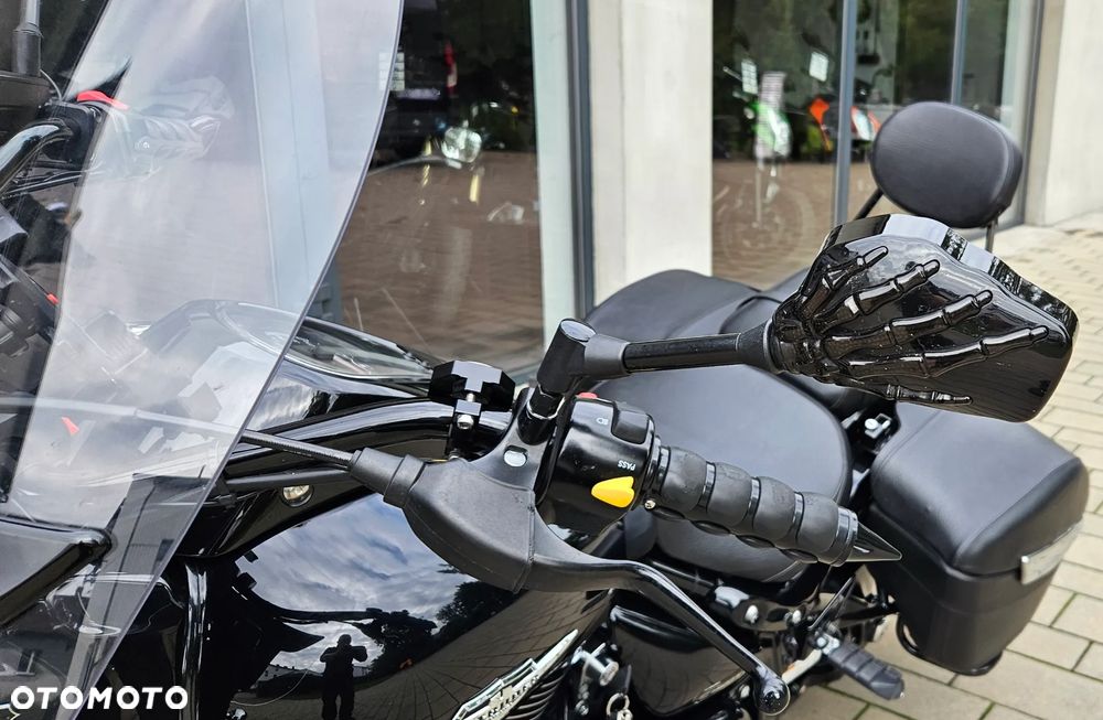 Suzuki Intruder - 14