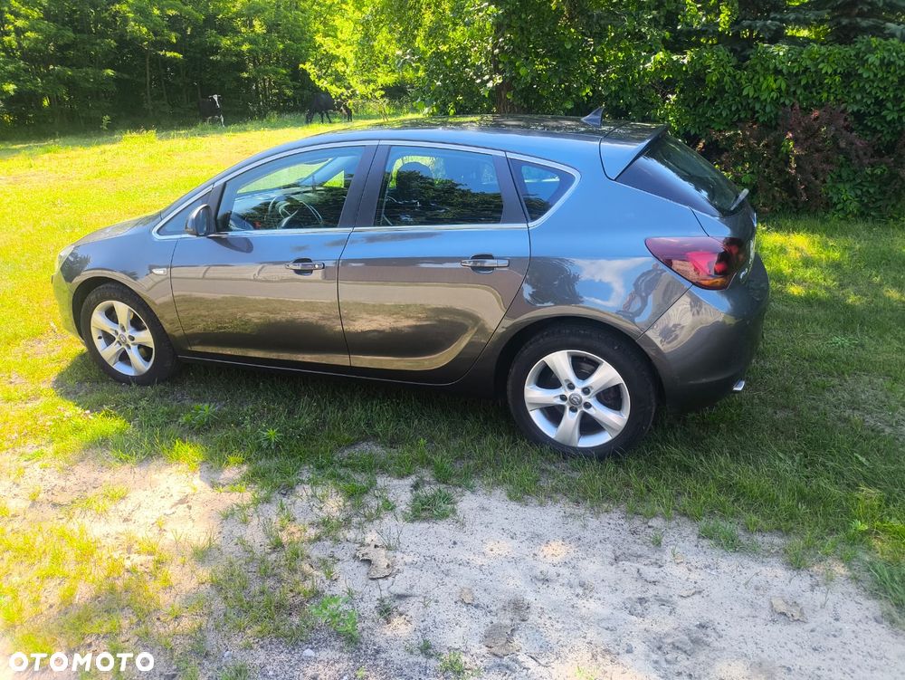 Opel Astra 2.0 CDTI DPF Cosmo - 1