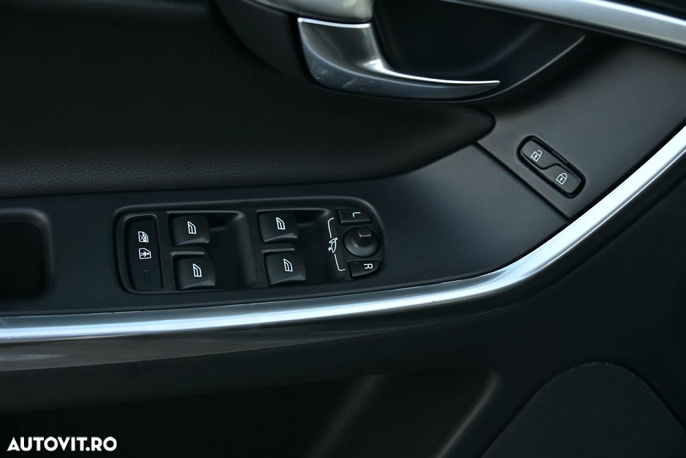 Volvo XC 60 D4 Geartronic Summum - 36