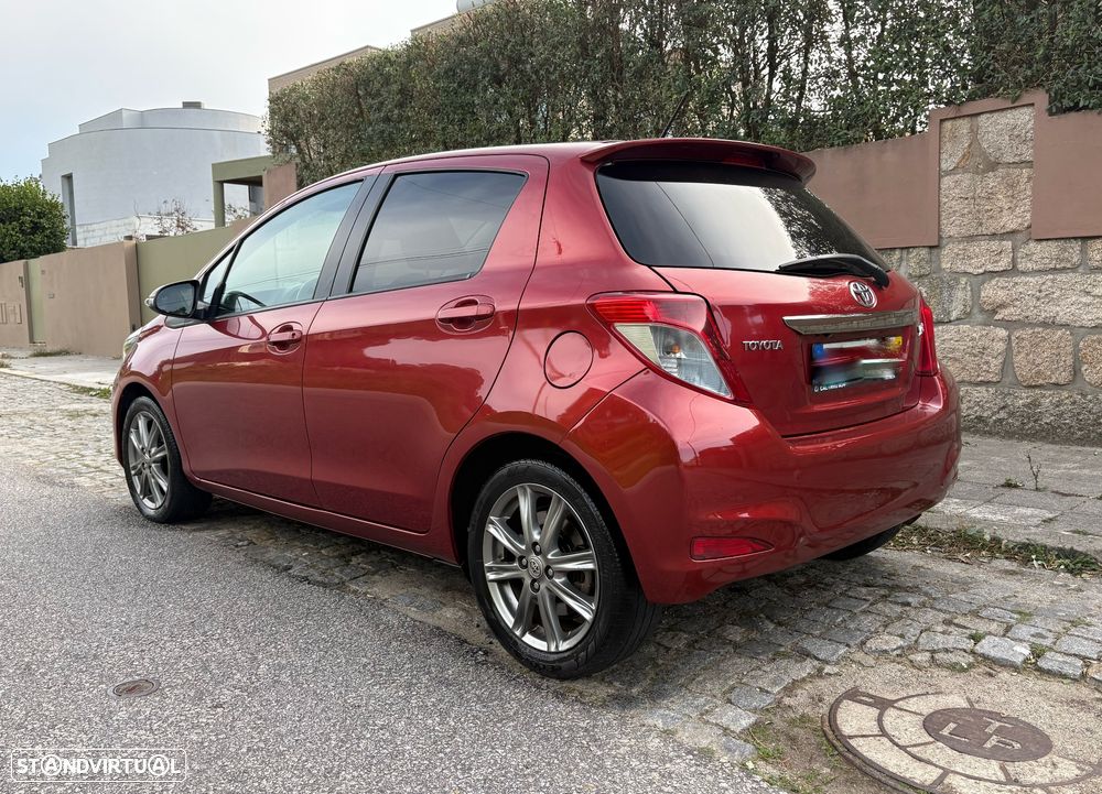 Toyota Yaris 1.33 VVT-i Sport +P.Techno +P.Plus+P.Luxury - 2