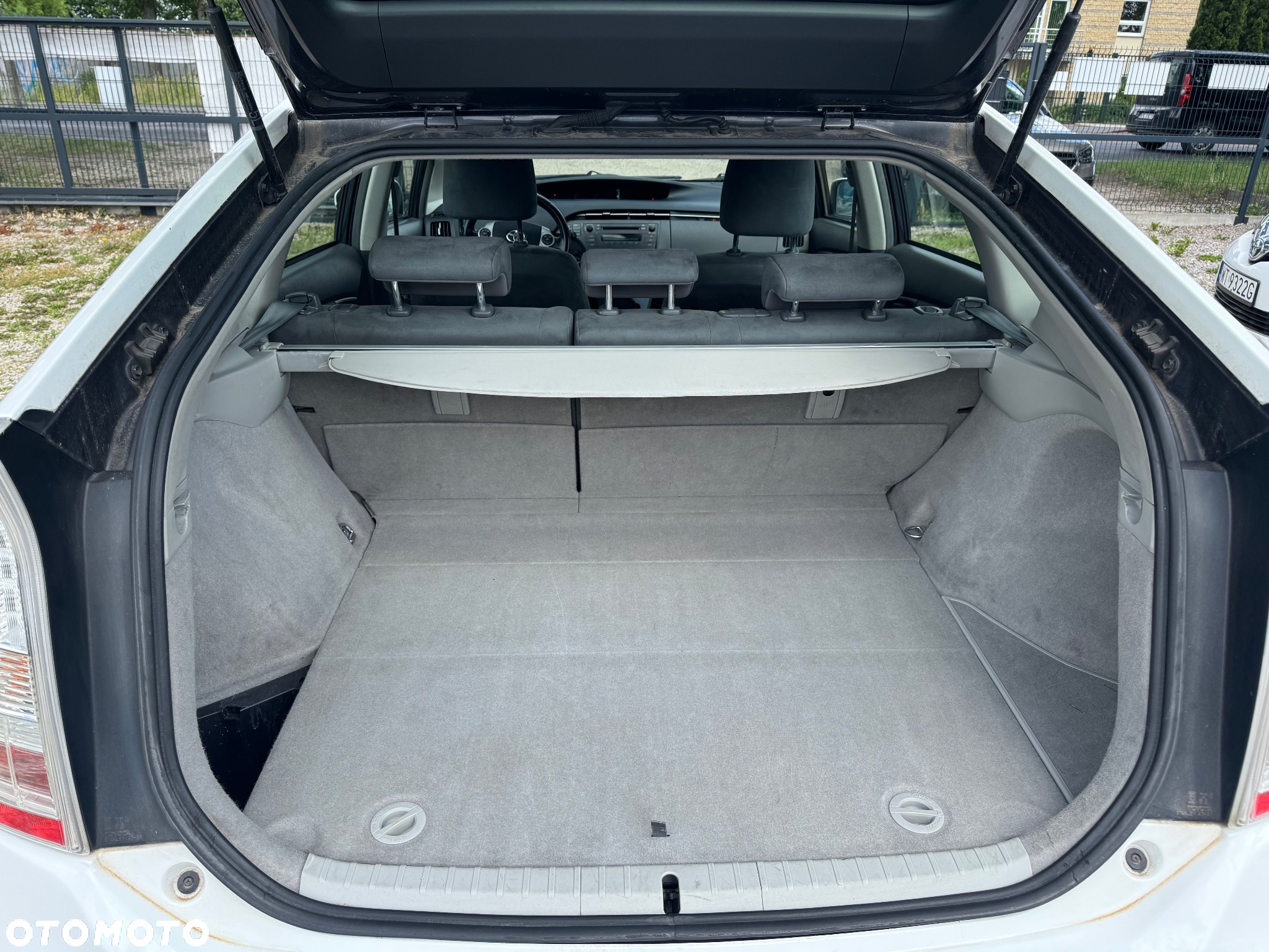 Toyota Prius (Hybrid) Comfort - 13