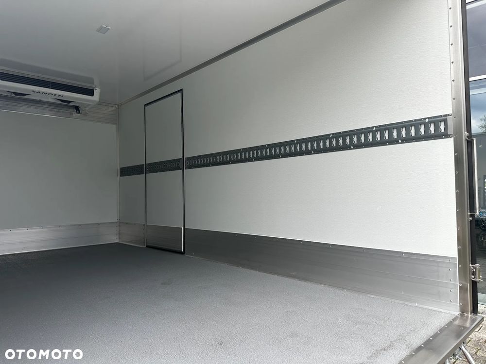 Mercedes-Benz Sprinter - 36