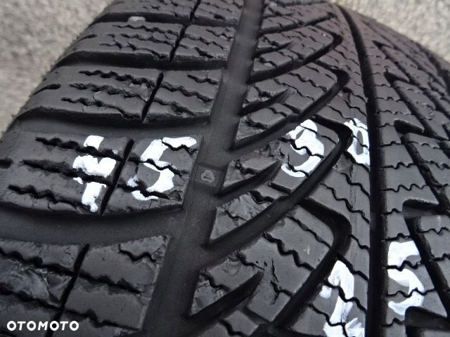 225/40/R18 92V Extra loud Goodyear Ultra Grip 8 Performance - 8