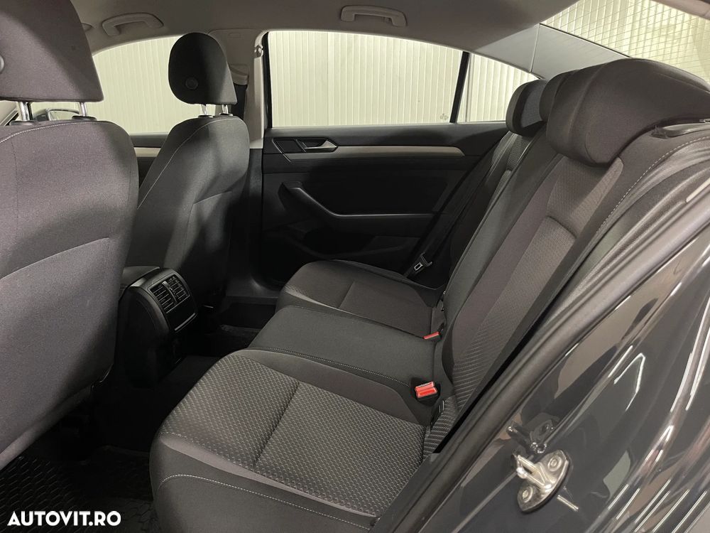Volkswagen Passat 1.5 TSI ACT Advance - 11
