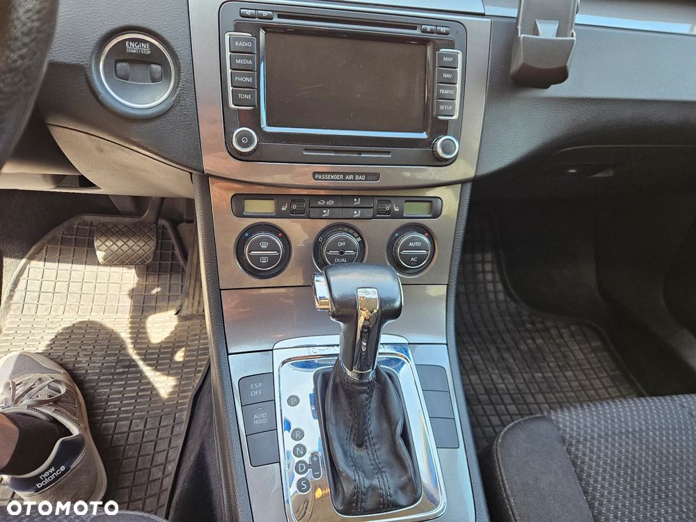 Volkswagen Passat 2.0 TDI Trendline DSG - 13