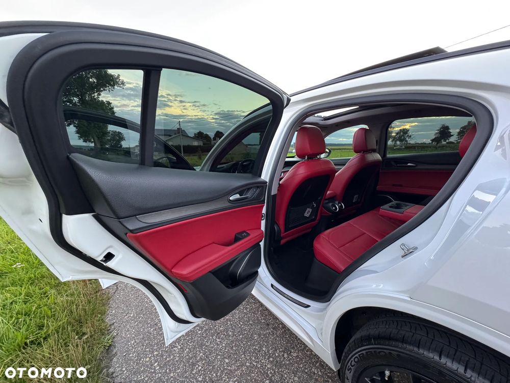 Alfa Romeo Stelvio 2.0 Turbo 16V AT8-Q4 Ti - 26