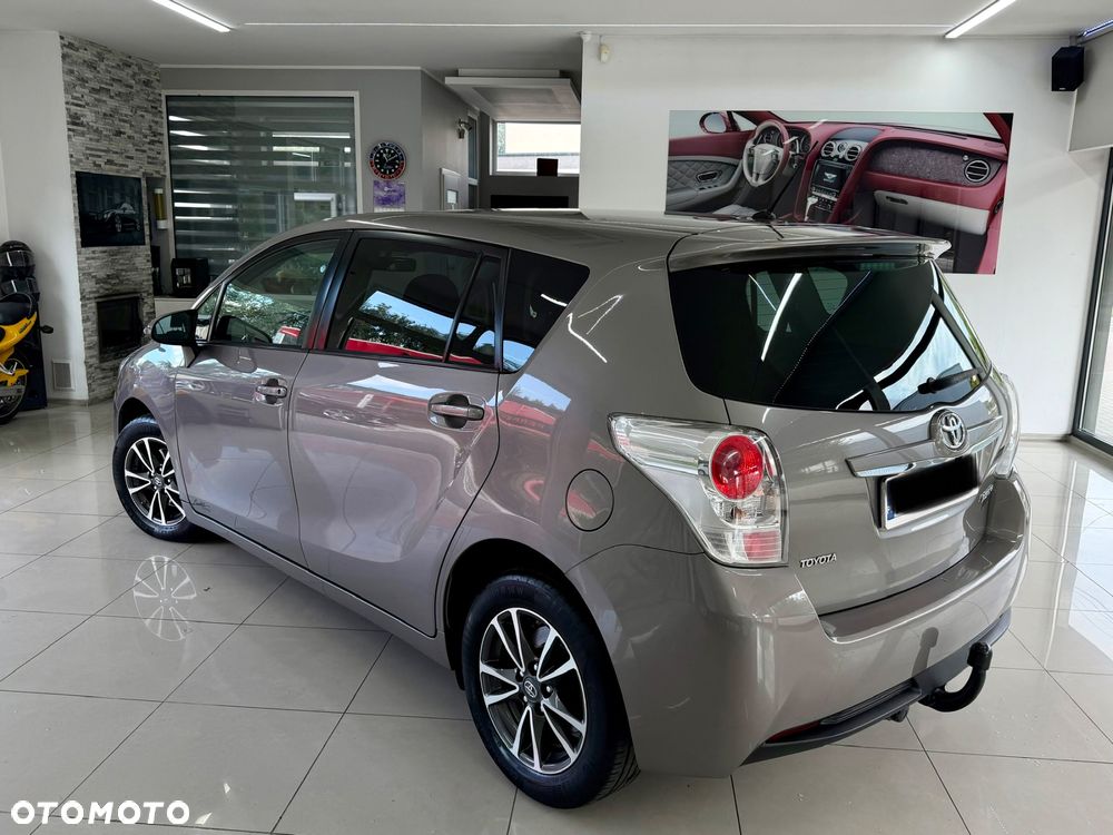 Toyota Verso 1.6 D-4D Prestige - 4