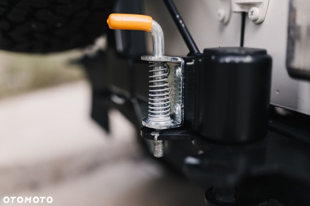 Land Rover Defender 2.5 TDI - 10