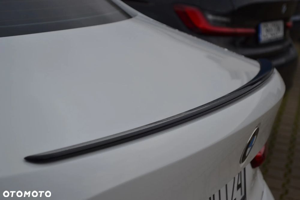 BMW Seria 3 318d Sport Line - 25