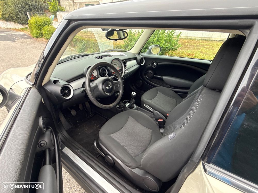 MINI 3 Portas One D - 6