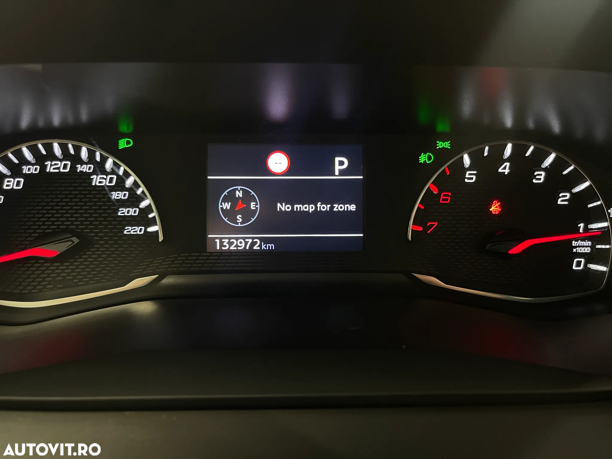 Peugeot 2008 BlueHDi 130 EAT8 Active - 28
