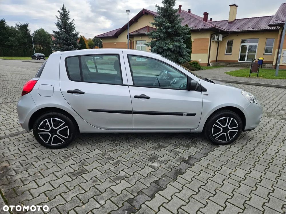 Renault Clio 1.2 16V 75 Yahoo - 8