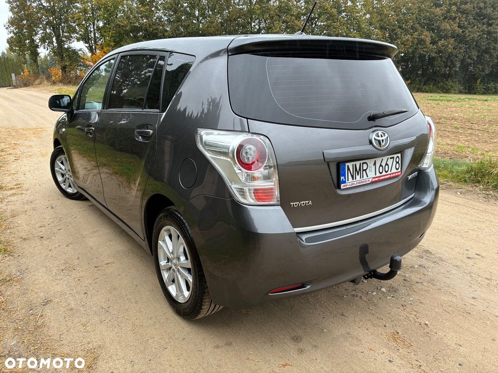 Toyota Verso 2011 photo 3