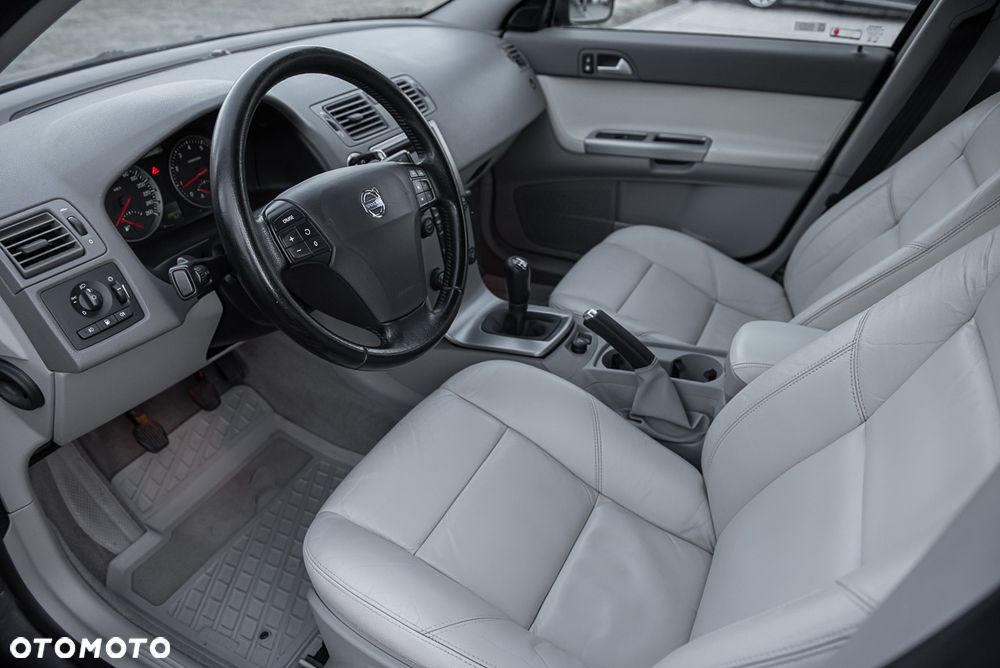 Volvo V50 T5 Momentum - 16