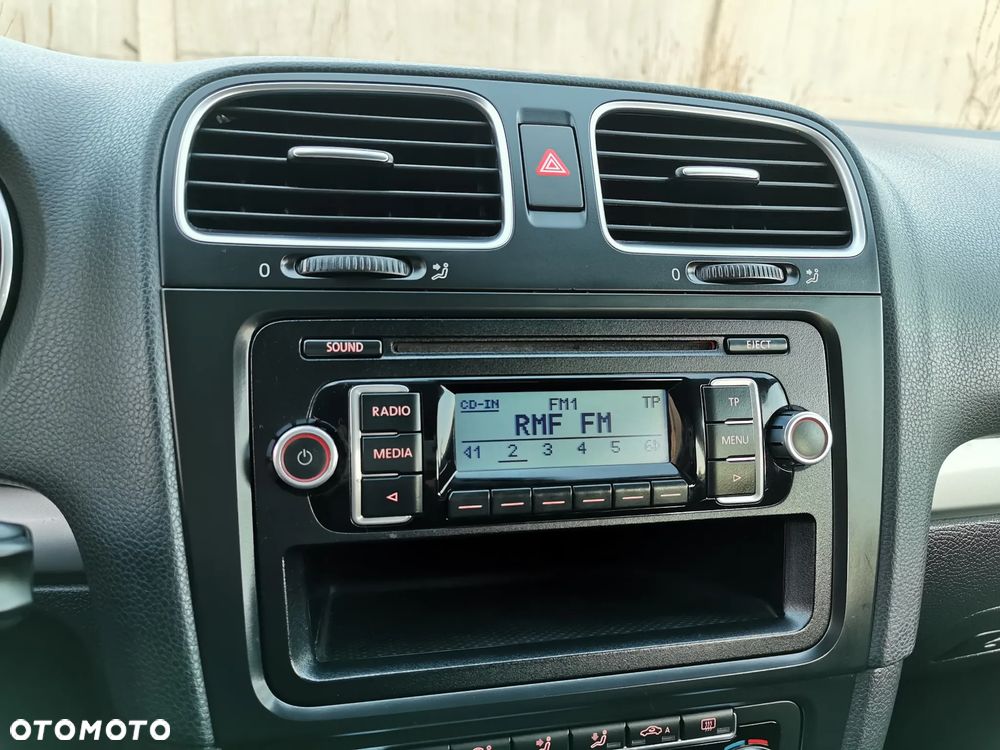 Volkswagen Golf 1.6 Trendline DSG - 26