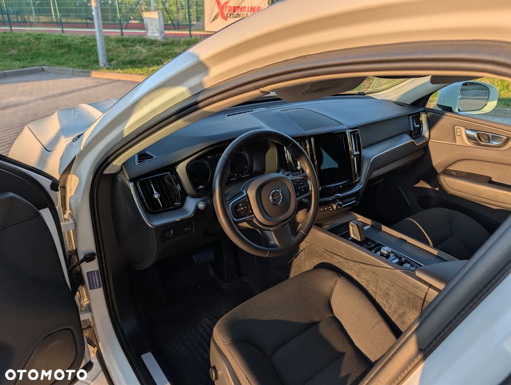 Volvo XC 60 B4 B Momentum - 14