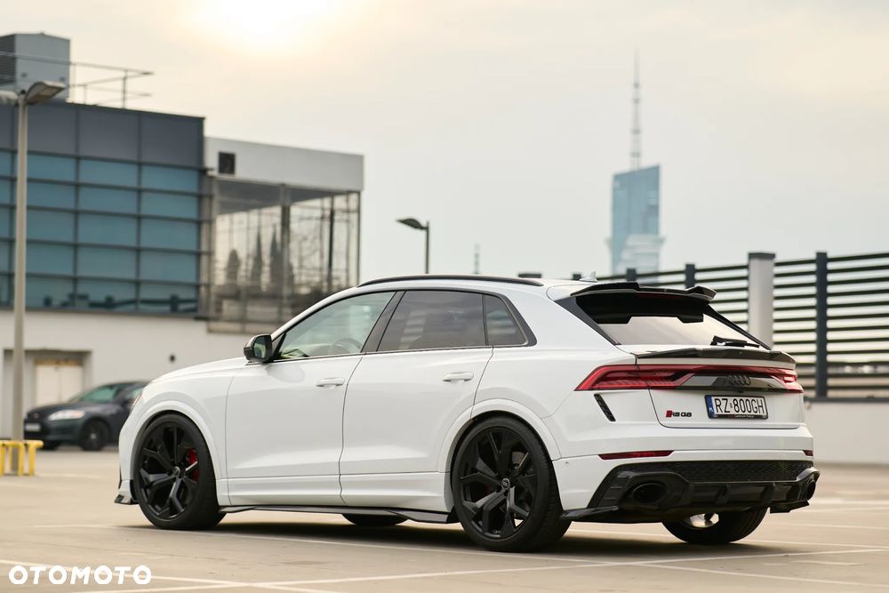 Audi RS Q8 - 8