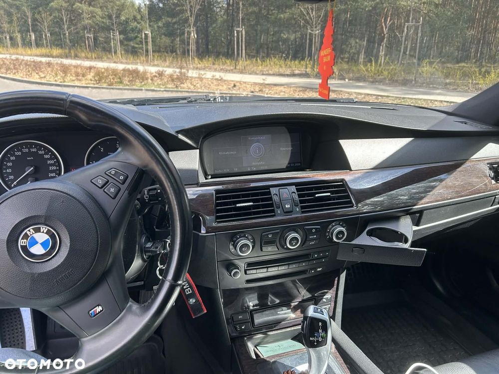 BMW Seria 5 525d - 12