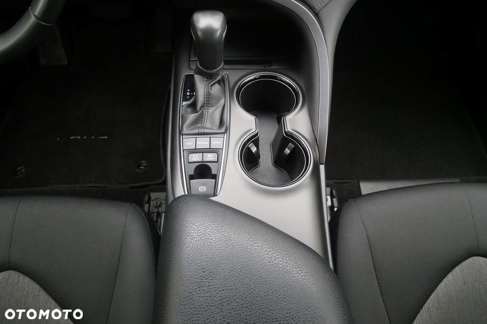 Toyota Camry 2.5 Hybrid Comfort CVT - 11