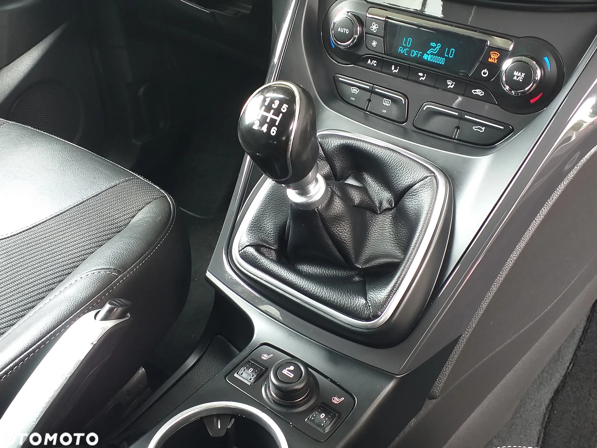 Ford Kuga 2.0 TDCi 2x4 Titanium - 23