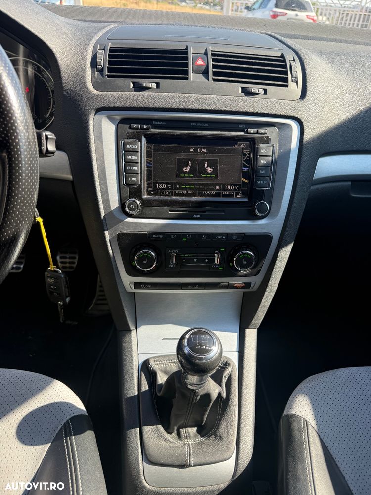 Skoda Octavia 2.0 TDI CR DPF RS - 16