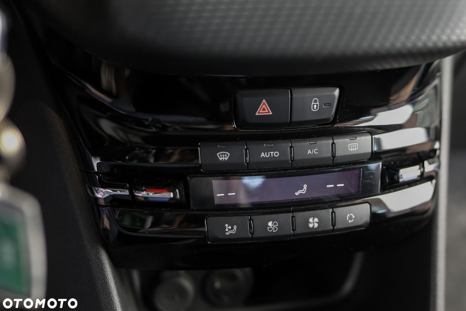 Peugeot 2008 - 10
