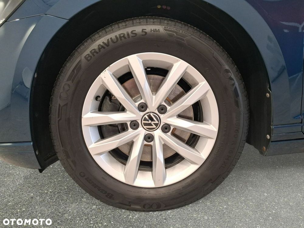 Volkswagen Passat - 11