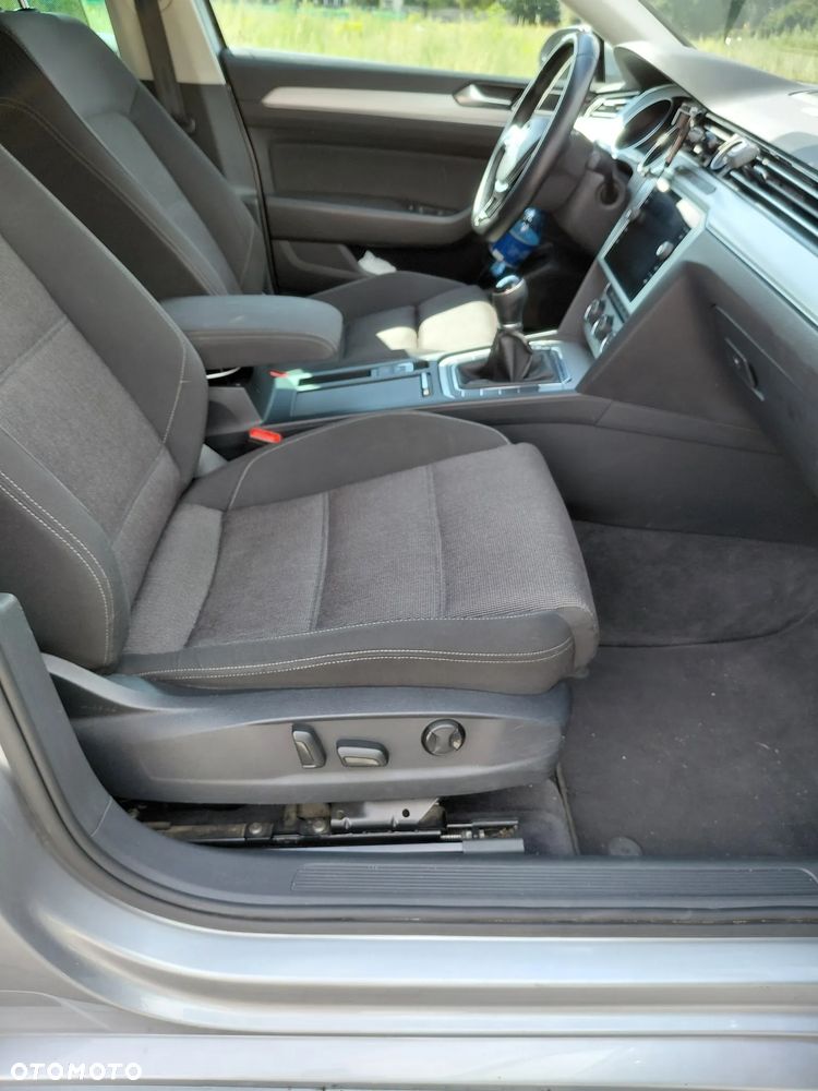 Volkswagen Passat Variant 2.0 TDI (BlueMotion Technology) Comfortline - 15