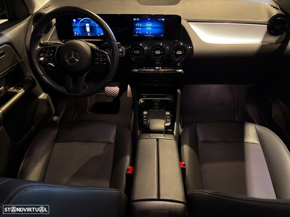 Mercedes-Benz GLA 180 7G-DCT - 11