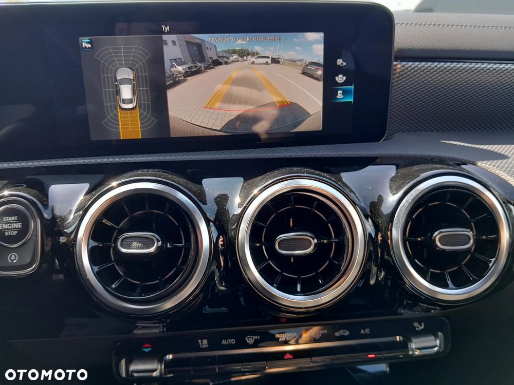 Mercedes-Benz CLA 180 Progressive 7G-DCT - 12