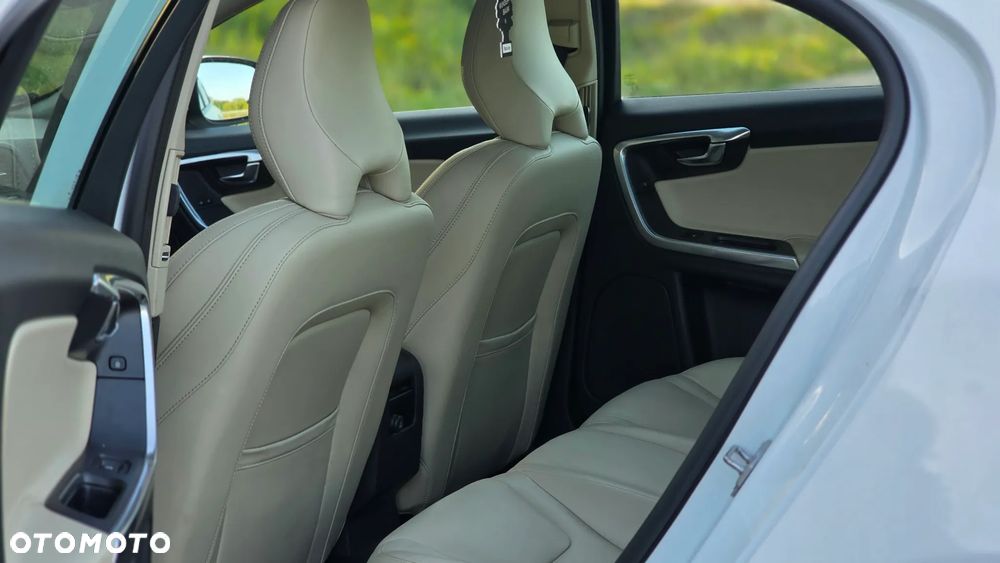 Volvo S60 T5 Drive-E Dynamic Edition (Momentum) - 21