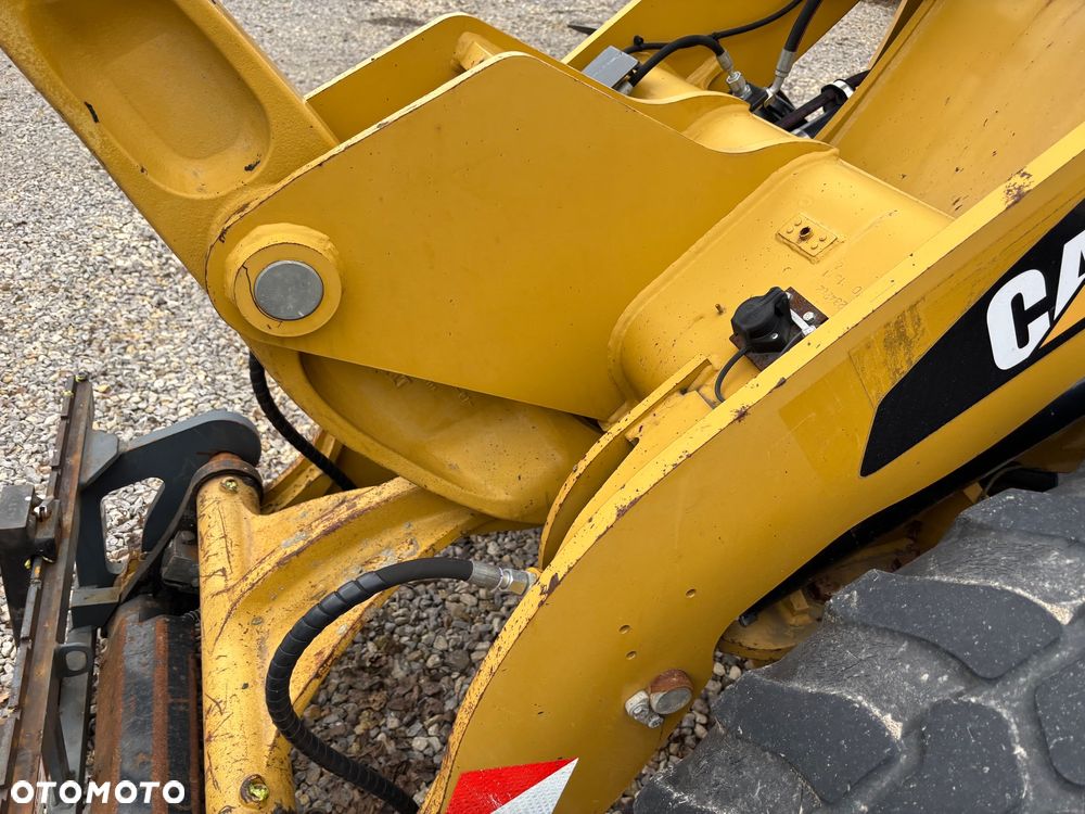 Caterpillar 907H2 rekin 4x4 łyzka dzielona z niemiec - 7