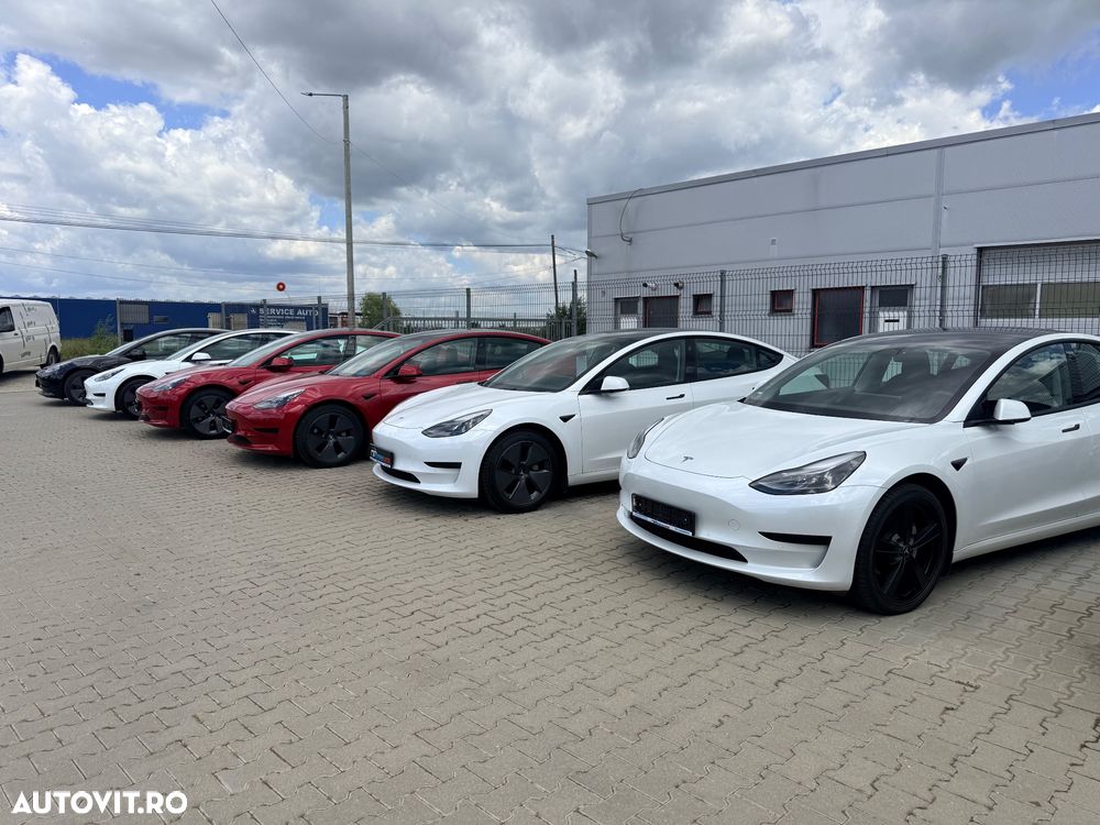Tesla Model Y - 16